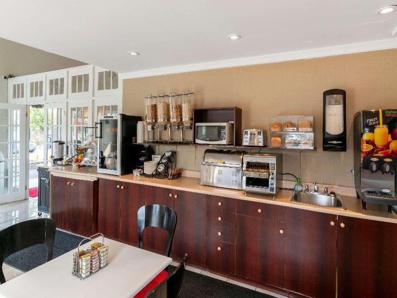 Econo Lodge - Brossard image