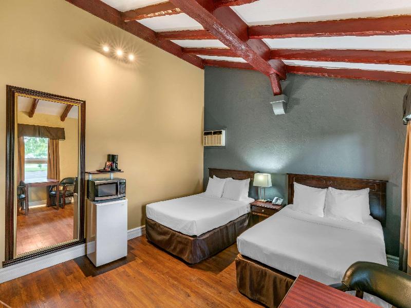 Econo Lodge - Brossard image