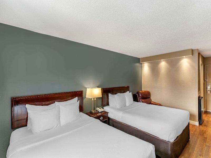 Econo Lodge - Brossard image
