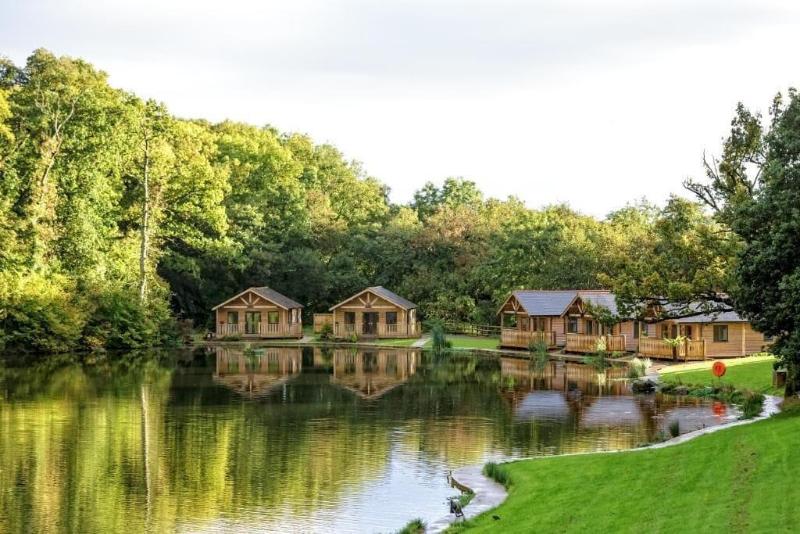 Canada Lodge And Lake image