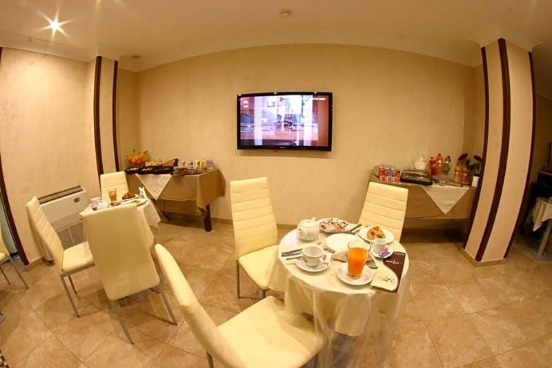 Hotel Chic image