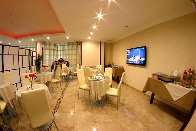 Hotel Chic image