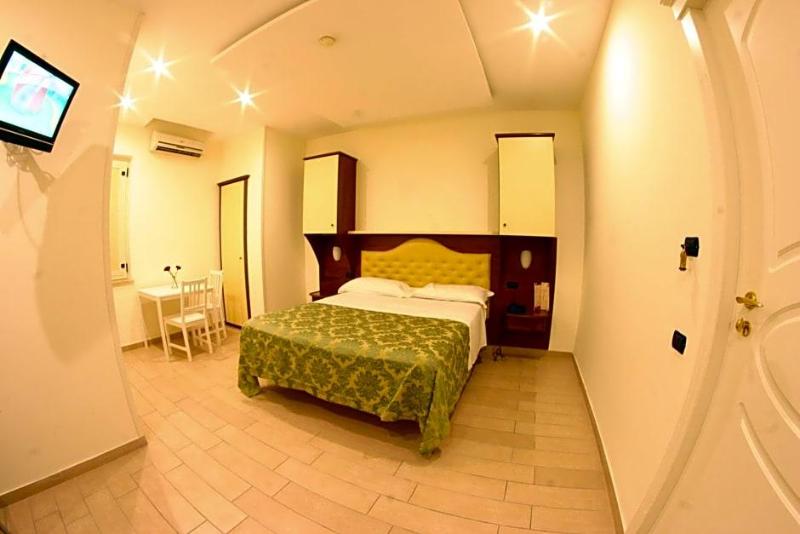 Hotel Chic image