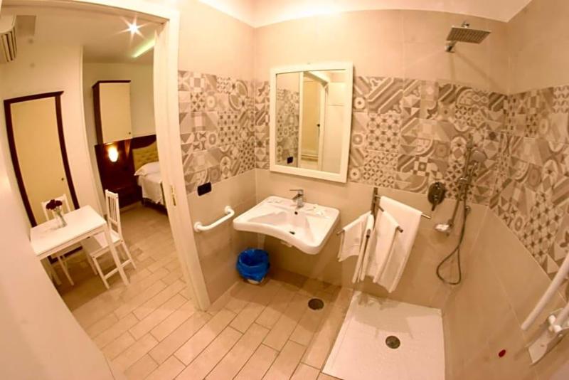 Hotel Chic image