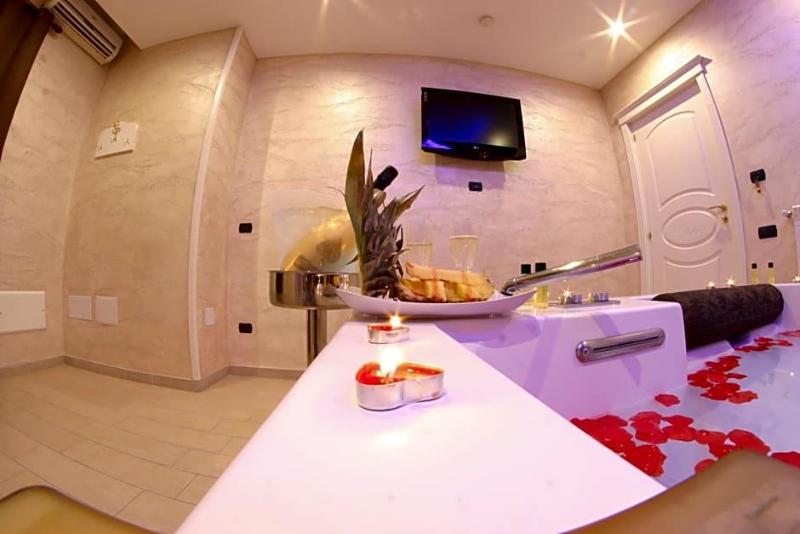 Hotel Chic image