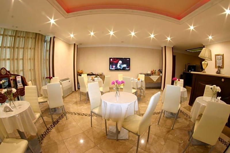 Hotel Chic image