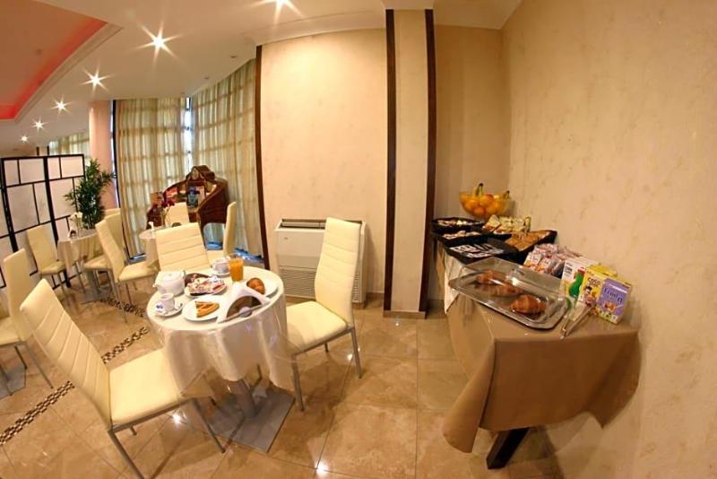 Hotel Chic image