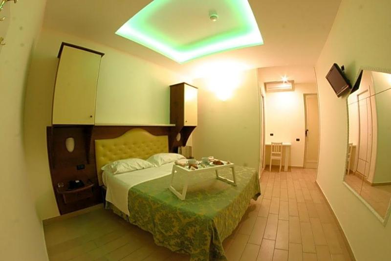 Hotel Chic image