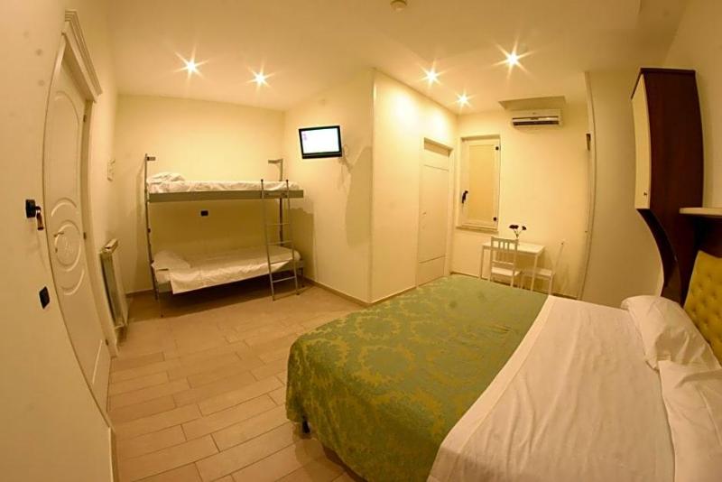Hotel Chic image
