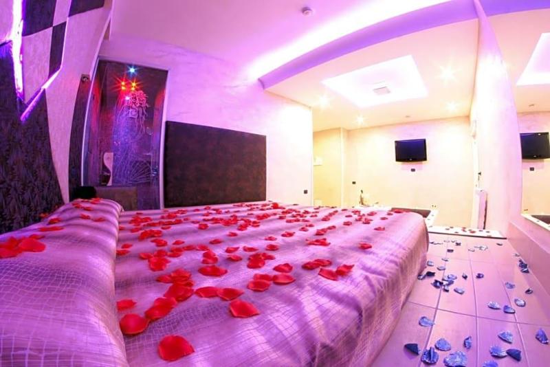 Hotel Chic image