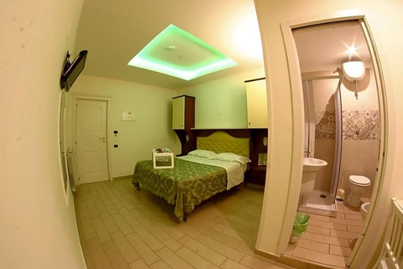 Hotel Chic image