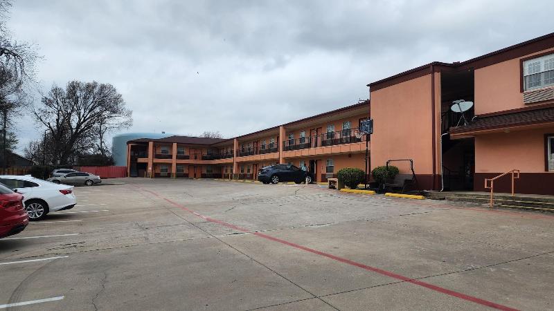 Benbrook Inn & Suites image