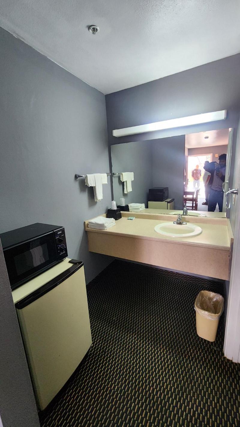 Benbrook Inn & Suites image