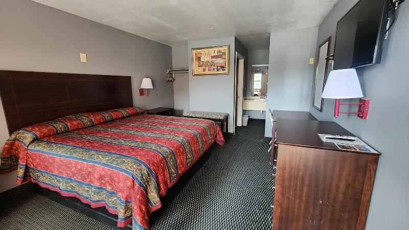 Benbrook Inn & Suites image
