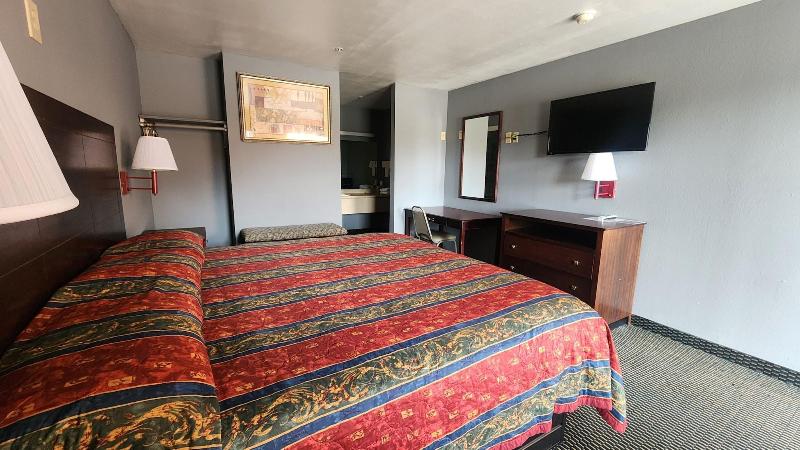 Benbrook Inn & Suites image