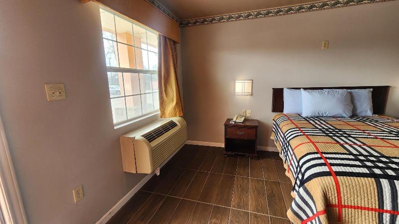 Benbrook Inn & Suites image