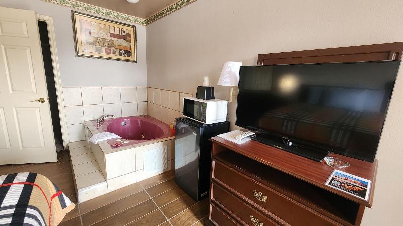 Benbrook Inn & Suites image