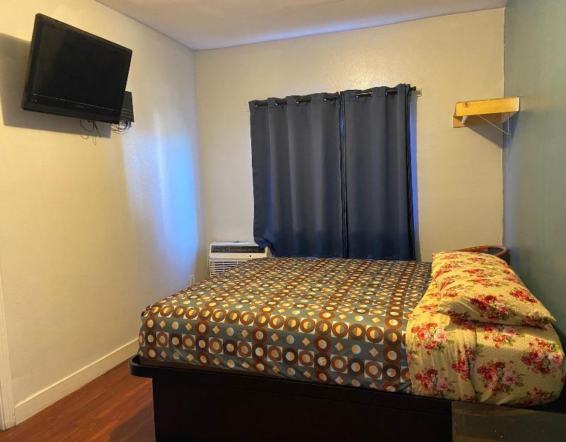 Unity Hotel - No Parking & Rooms Are Upstairs image