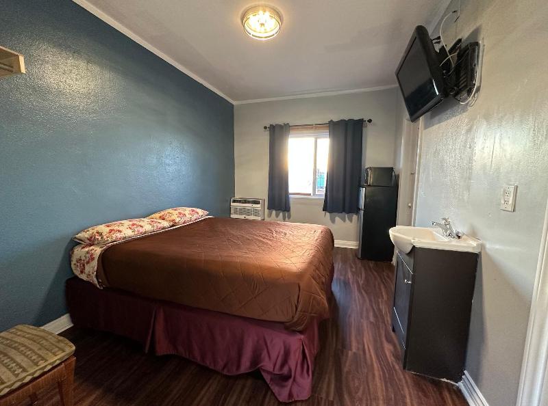 Unity Hotel - No Parking & Rooms Are Upstairs image