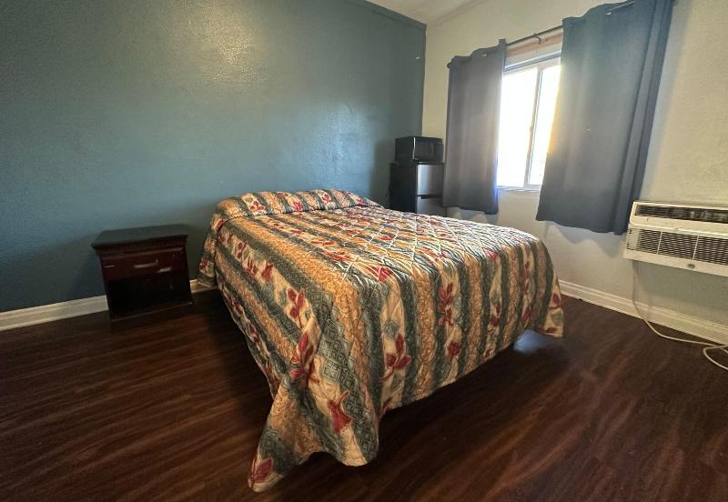Unity Hotel - No Parking & Rooms Are Upstairs image
