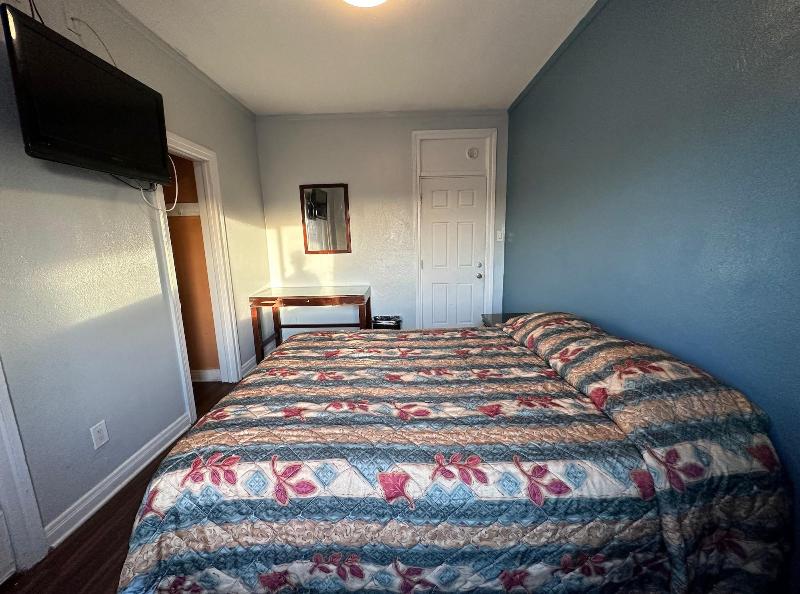 Unity Hotel - No Parking & Rooms Are Upstairs image