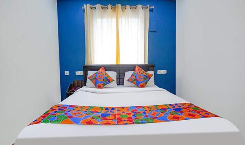 Fabexpress Lloyds Inn image