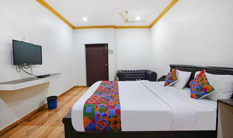 Fabexpress Lloyds Inn image
