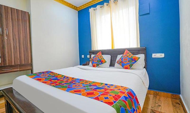 Fabexpress Lloyds Inn image