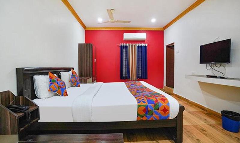 Fabexpress Lloyds Inn image