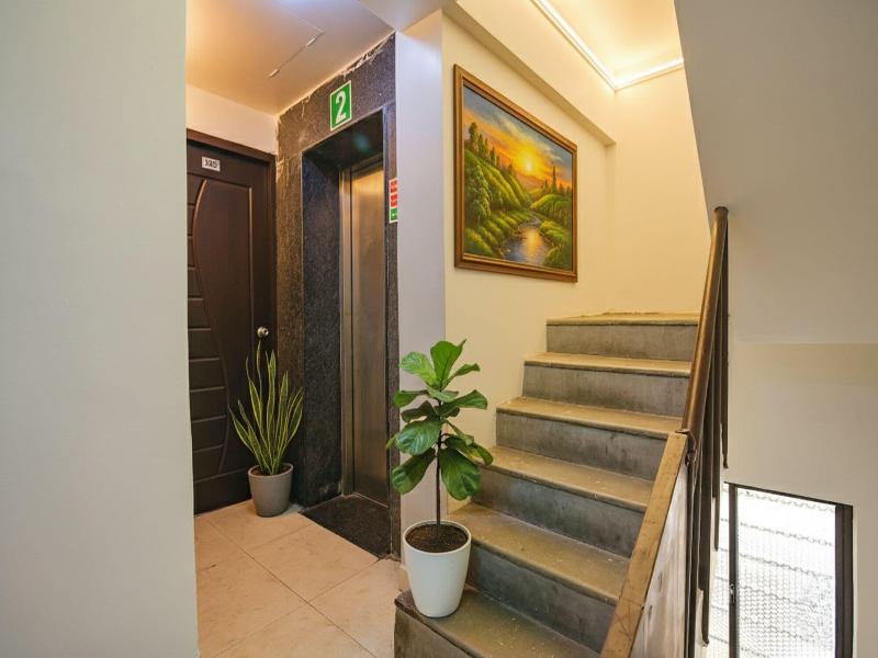 Fabexpress Lloyds Inn image