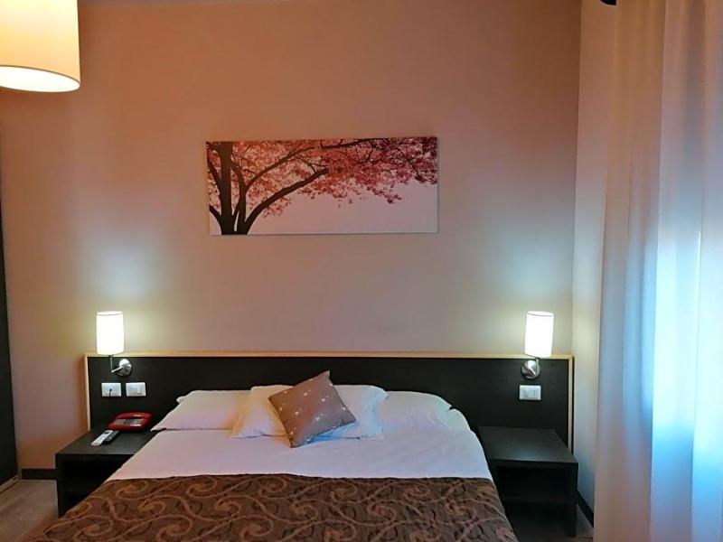 Hotel Eden image