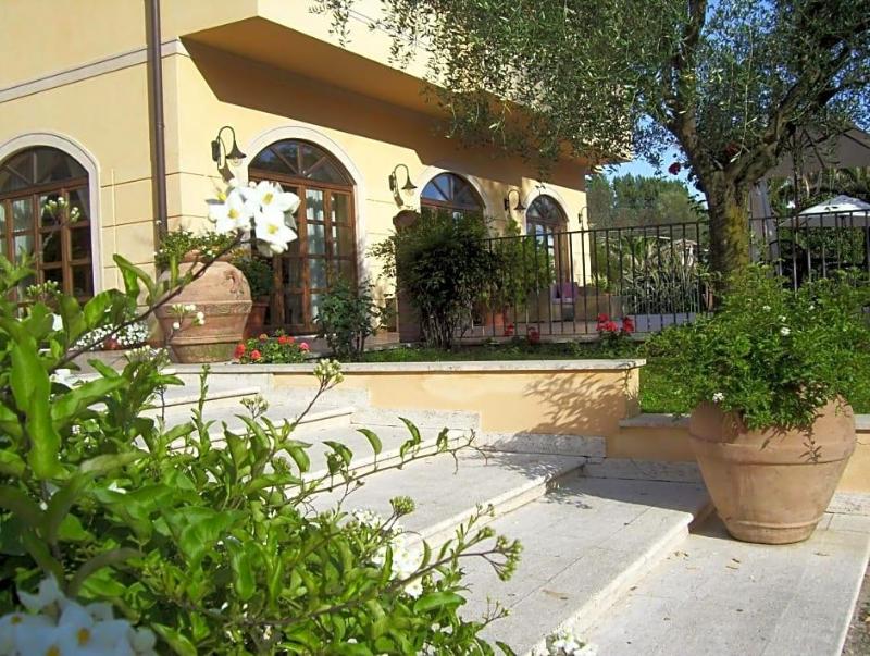 Hotel Del Sole image
