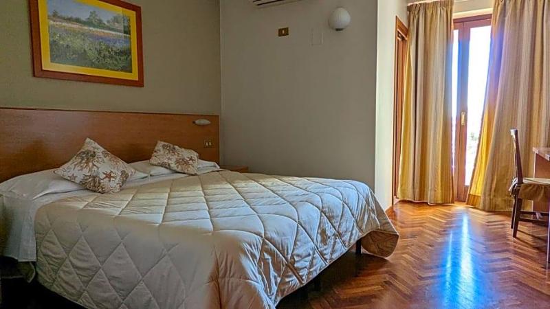 Hotel Del Sole image