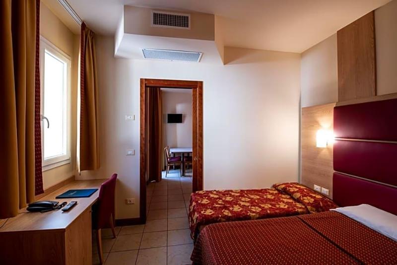 Hotel Mondial image