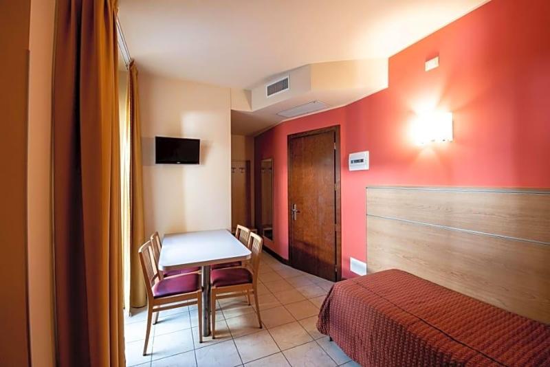 Hotel Mondial image