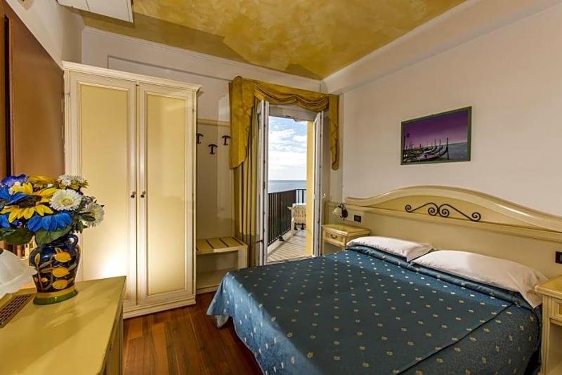 Hotel Mondial image