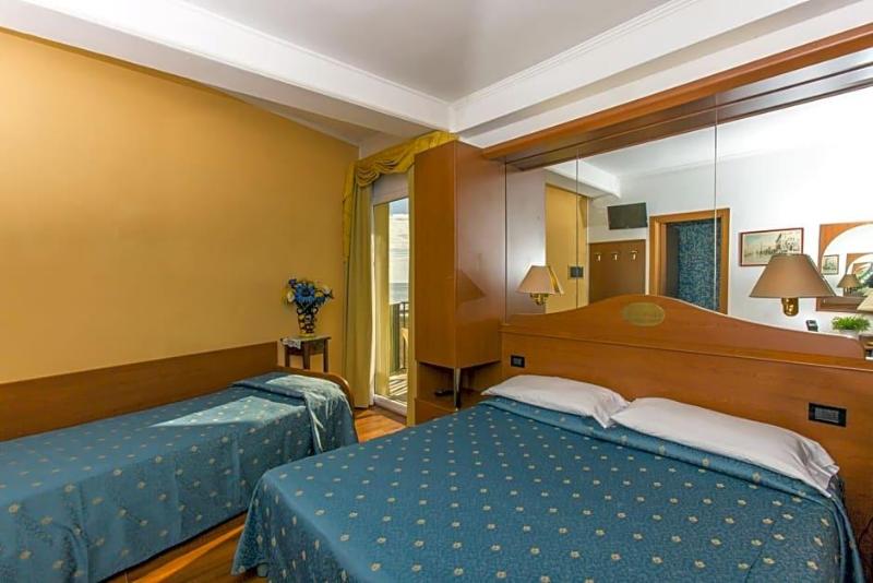 Hotel Mondial image