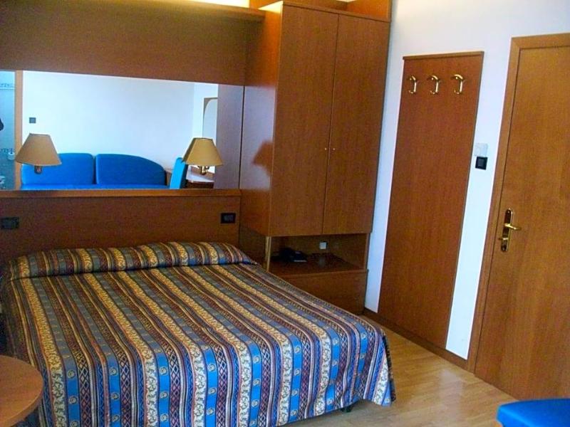 Hotel Mondial image