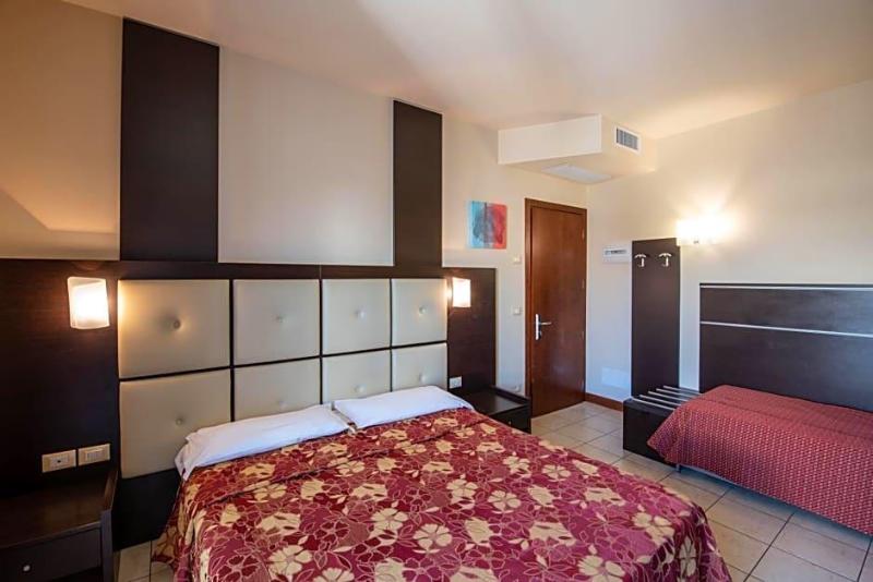 Hotel Mondial image