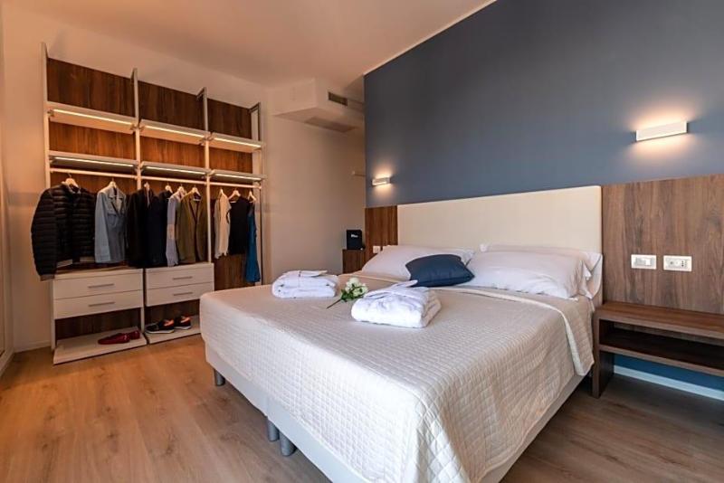 Hotel Mondial image