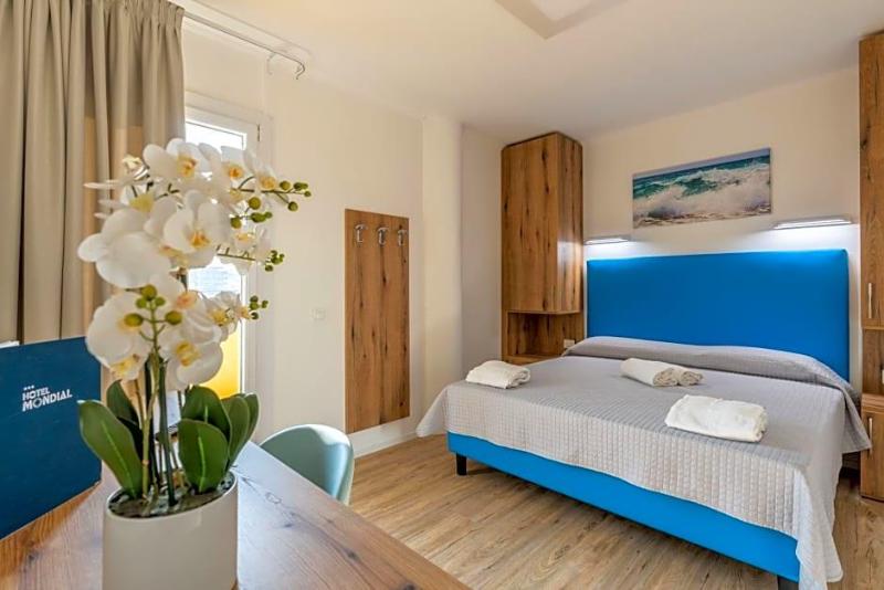 Hotel Mondial image