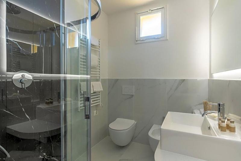 Hotel Mondial image