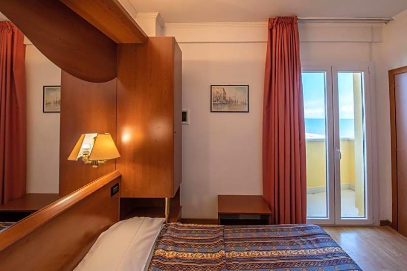 Hotel Mondial image