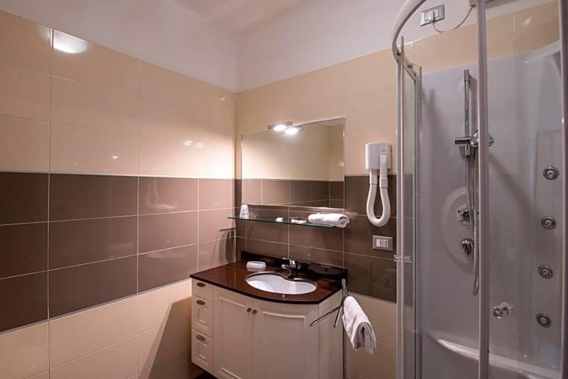 Hotel Mondial image