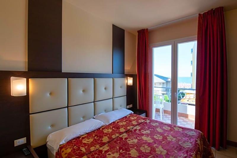 Hotel Mondial image