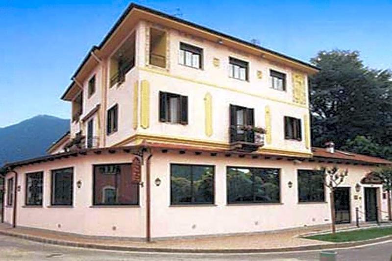 Hotel La Bussola image