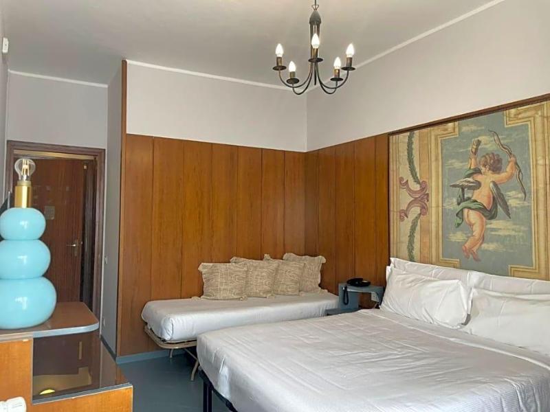 Hotel La Bussola image