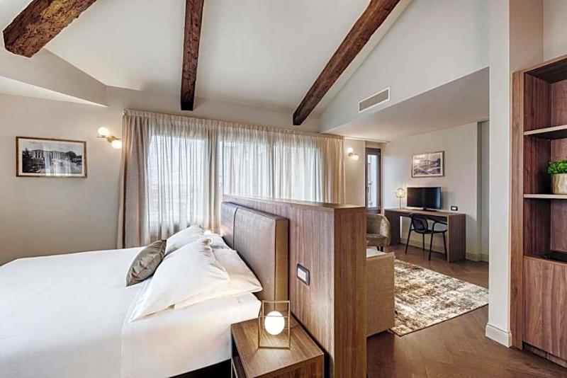 Porta Altinia Suites image