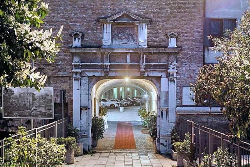 Porta Altinia Suites image