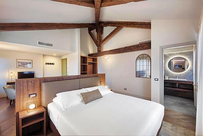 Porta Altinia Suites image